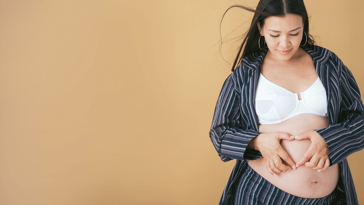 Yosh tajribasiz yigit tezda videoni tugatdi Rus malikalari qanday sikishdi